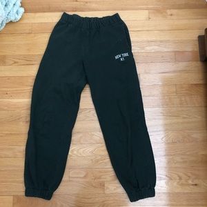 Brandy Melville Dark Green Rosa Joggers